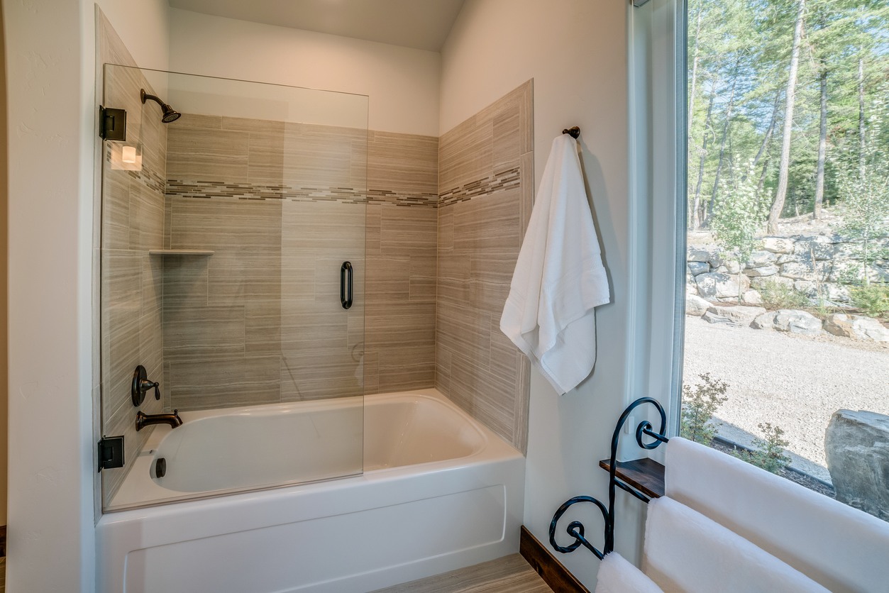 Shower & Tub Repair in El Refugio